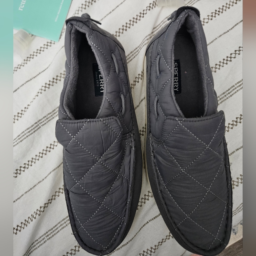 Sperry Womens Dark Gray Quilted Slip-Ons